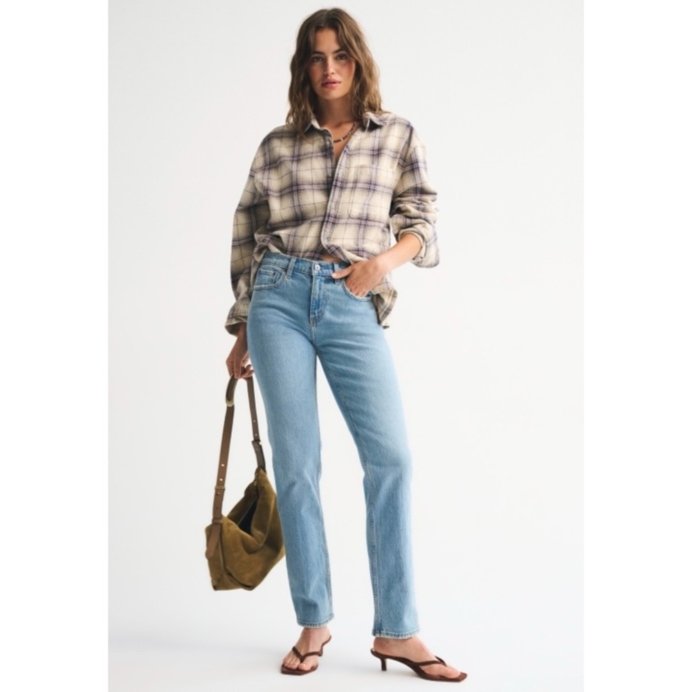 Abercrombie & Fitch Mid Rise 90s Straight Jean - Size 30S